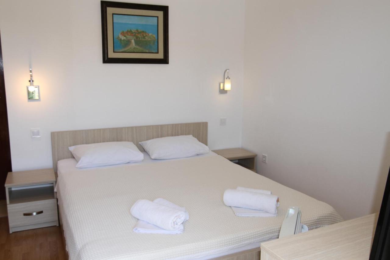 Apartments Muhar Sveti Stefan Eksteriør bilde