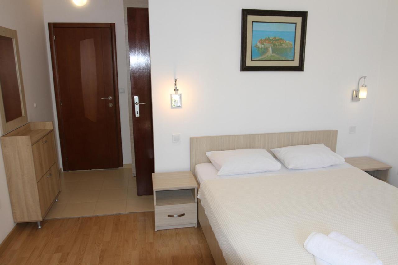 Apartments Muhar Sveti Stefan Eksteriør bilde