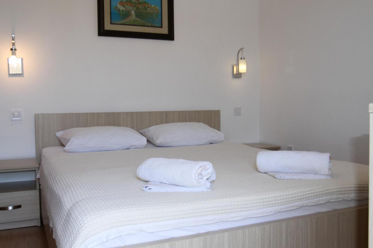 Apartments Muhar Sveti Stefan Eksteriør bilde