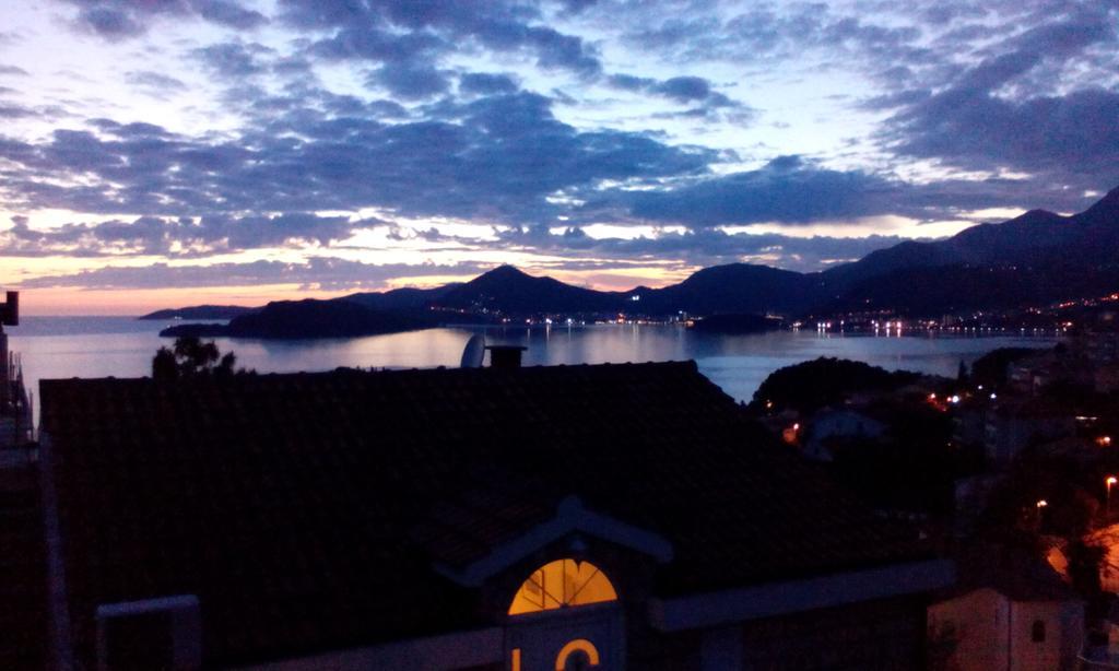 Apartments Muhar Sveti Stefan Eksteriør bilde